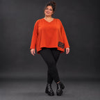 Langarmshirt in Orange aus weichem Stretchjersey mit V-Ausschnitt und kastiger Passform