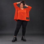 Langarmshirt in Orange aus weichem Stretchjersey mit V-Ausschnitt und kastiger Passform