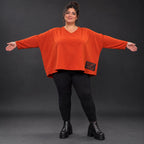 Langarmshirt in Orange aus weichem Stretchjersey mit V-Ausschnitt und kastiger Passform
