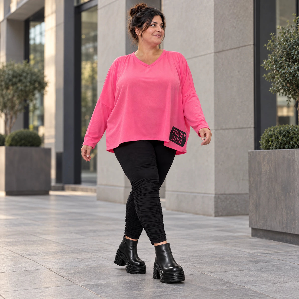 Langarmshirt in Pink aus weichem Stretchjersey mit V-Ausschnitt und kastiger Silhouette