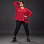 Rotes Langarmshirt aus weichem Stretchjersey mit V-Ausschnitt und kastiger Passform