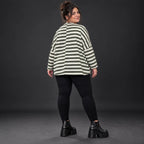 Kastiges Langarmshirt in Creme/Dunkelgrün aus weichem Stretchjersey mit V-Ausschnitt