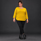 Flauschiges Feinstrickshirt in sonnigem Gelb mit Rundhals und aufgesetzten Taschen