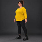 Flauschiges Feinstrickshirt in sonnigem Gelb mit Rundhals und aufgesetzten Taschen