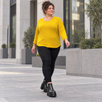 Flauschiges Feinstrickshirt in sonnigem Gelb mit Rundhals und aufgesetzten Taschen