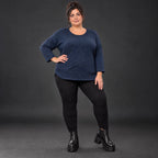 Feinstrickshirt in Blau/Weiß meliert mit Rundhalsausschnitt und aufgesetzten Taschen