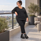 Feinstrickshirt aus Italien in Schwarz/Weiß mit flauschigem Garn und aufgesetzten Taschen