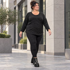 Feinstrickshirt aus Italien in Schwarz/Weiß mit flauschigem Garn und aufgesetzten Taschen