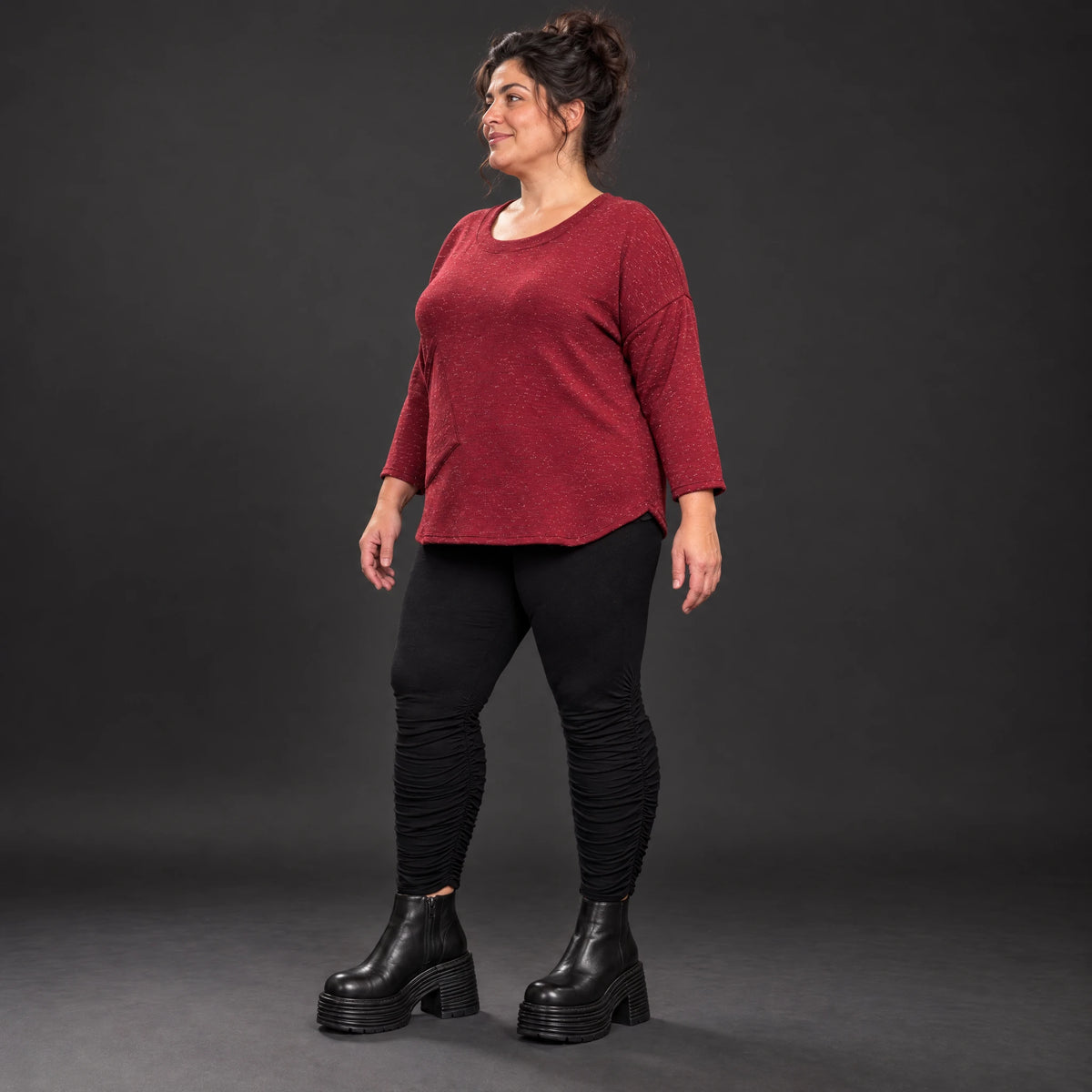 Langarmshirt aus flauschigem Feinstrick in Rot/Weiß mit Rundhalsausschnitt und Taschen