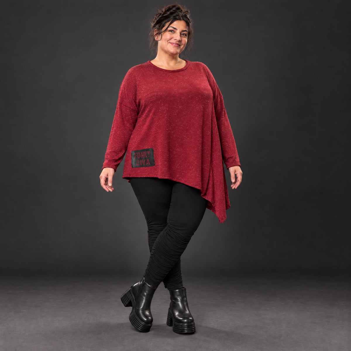 Strickshirt in Rot/Weiß Melange mit asymmetrischem Zipfelsaum aus flauschigem Feinstrick