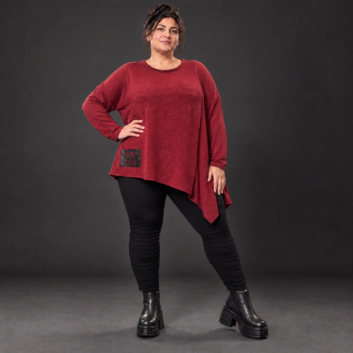 Strickshirt in Rot/Weiß Melange mit asymmetrischem Zipfelsaum aus flauschigem Feinstrick