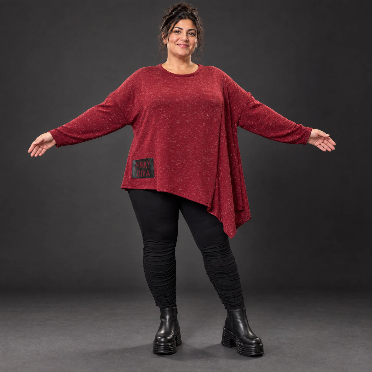 Strickshirt in Rot/Weiß Melange mit asymmetrischem Zipfelsaum aus flauschigem Feinstrick