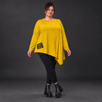 Feinstrickshirt in Gelb mit asymmetrischem Zipfelsaum Langarm und Rundhalsausschnitt