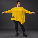 Feinstrickshirt in Gelb mit asymmetrischem Zipfelsaum Langarm und Rundhalsausschnitt