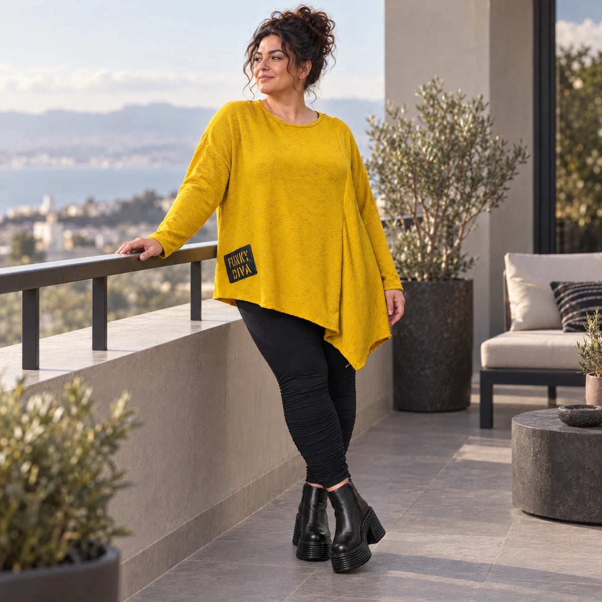 Feinstrickshirt in Gelb mit asymmetrischem Zipfelsaum Langarm und Rundhalsausschnitt