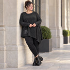 Strickshirt in Schwarz/Weiß mit asymmetrischem Zipfelsaum aus weichem Flauschgarn