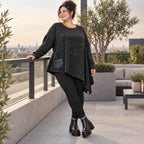 Strickshirt in Schwarz/Weiß mit asymmetrischem Zipfelsaum aus weichem Flauschgarn
