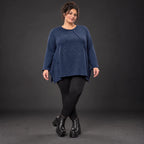 Langarmshirt aus flauschigem Feinstrick in Blau/Weiß gemustert mit fließender A-Linie