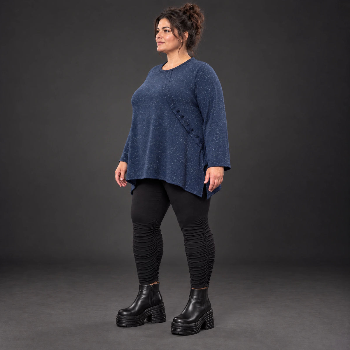 Langarmshirt aus flauschigem Feinstrick in Blau/Weiß gemustert mit fließender A-Linie