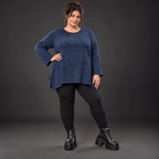 Langarmshirt aus flauschigem Feinstrick in Blau/Weiß gemustert mit fließender A-Linie
