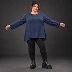 Langarmshirt aus flauschigem Feinstrick in Blau/Weiß gemustert mit fließender A-Linie