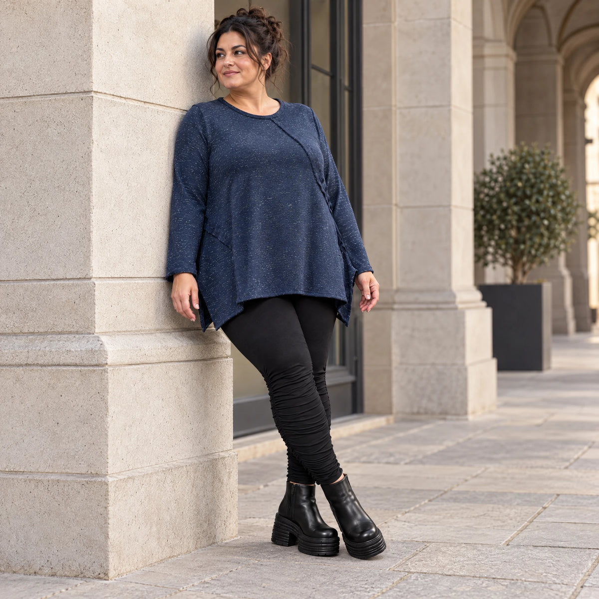 Langarmshirt aus flauschigem Feinstrick in Blau/Weiß gemustert mit fließender A-Linie