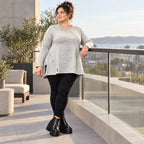 Langarmshirt in Grau/Schwarz aus flauschigem Feinstrick mit A-Linie und Rundhalsausschnitt