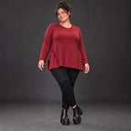 Flauschiges Feinstrickshirt in Rot/Weiß mit Rundhalsausschnitt und A-Linie aus Italien