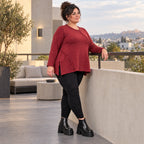 Flauschiges Feinstrickshirt in Rot/Weiß mit Rundhalsausschnitt und A-Linie aus Italien