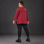 Flauschiges Feinstrickshirt in Rot/Weiß mit Rundhalsausschnitt und A-Linie aus Italien
