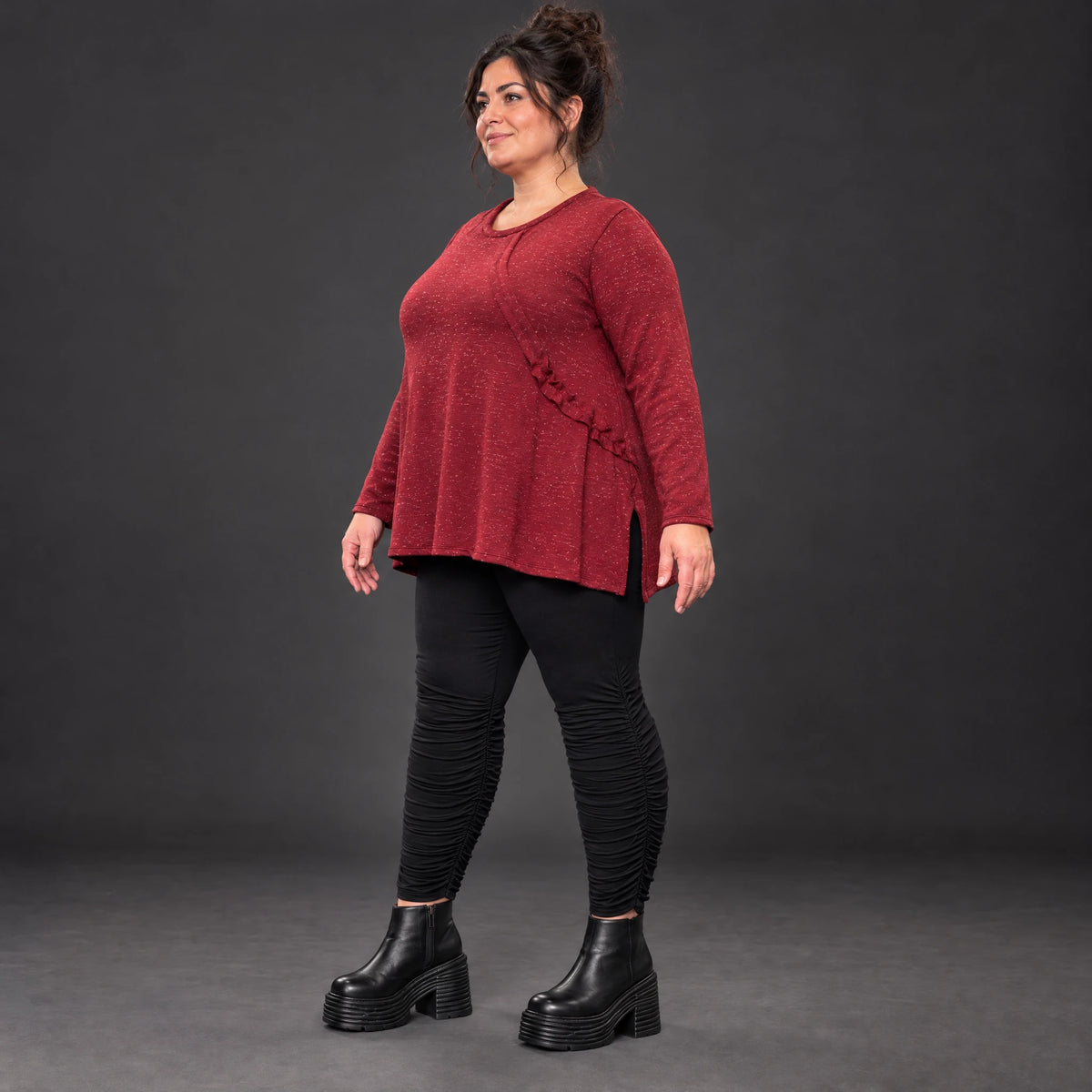 Flauschiges Feinstrickshirt in Rot/Weiß mit Rundhalsausschnitt und A-Linie aus Italien