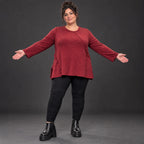 Flauschiges Feinstrickshirt in Rot/Weiß mit Rundhalsausschnitt und A-Linie aus Italien