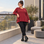 Flauschiges Feinstrickshirt in Rot/Weiß mit Rundhalsausschnitt und A-Linie aus Italien