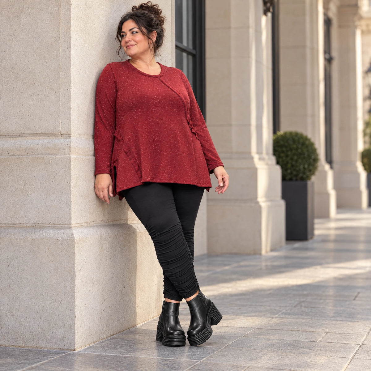 Flauschiges Feinstrickshirt in Rot/Weiß mit Rundhalsausschnitt und A-Linie aus Italien