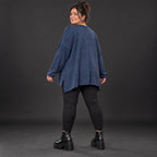 Langarmshirt aus flauschigem Feinstrick in Blau/Weiß mit A-Linie und Rundhalsausschnitt