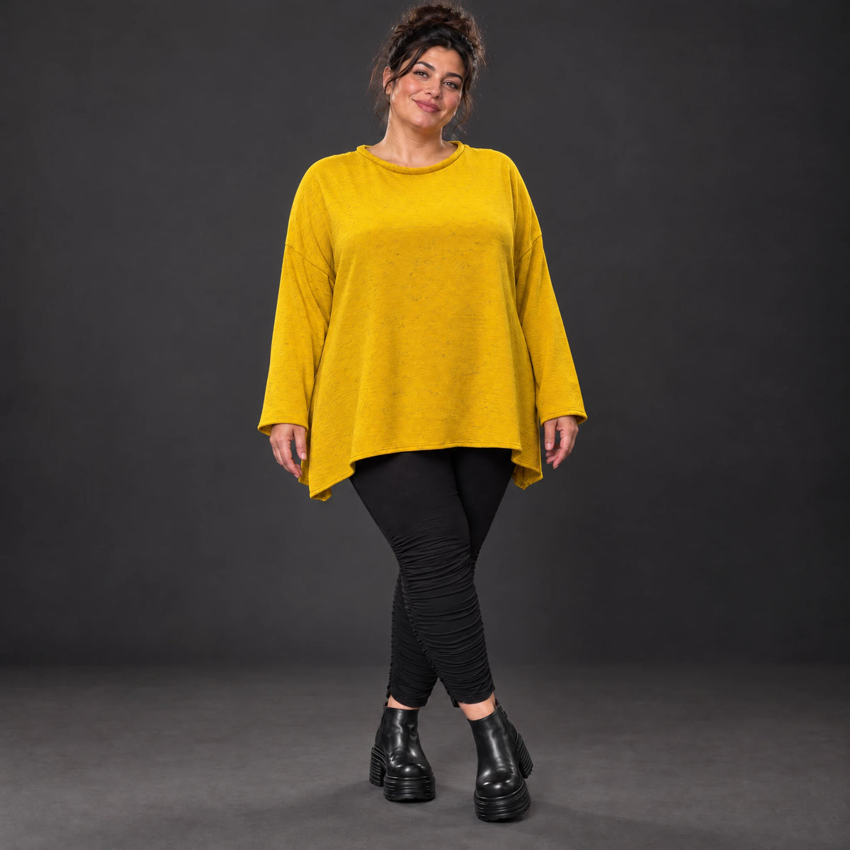 Flauschiges Feinstrickshirt in leuchtendem Gelb mit Stretchanteil und fließender A-Linie