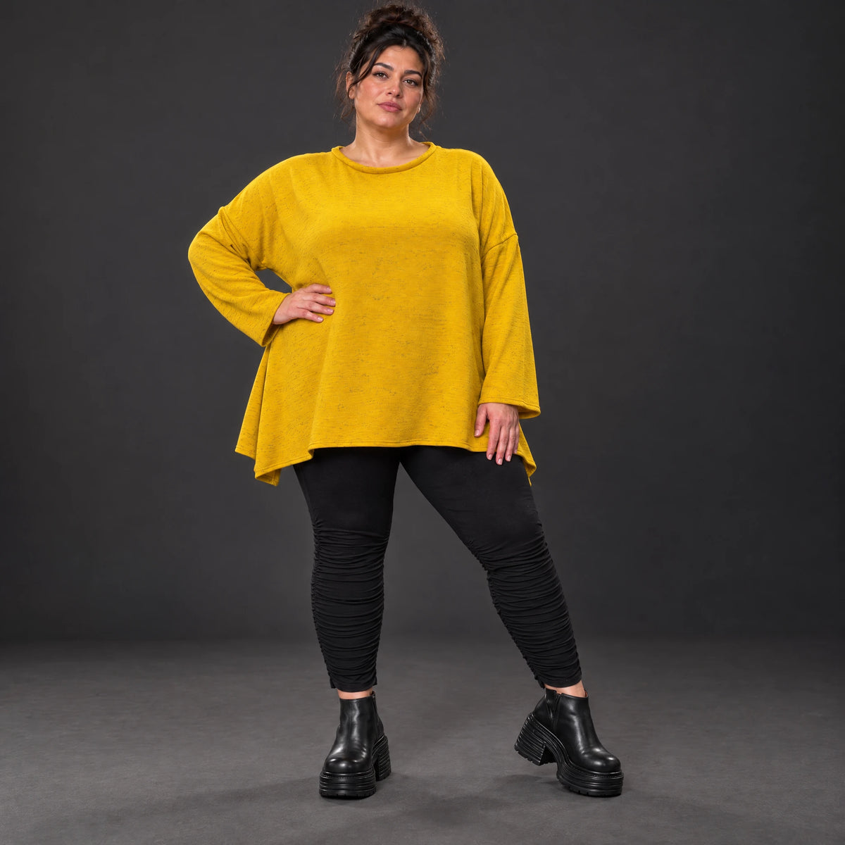 Flauschiges Feinstrickshirt in leuchtendem Gelb mit Stretchanteil und fließender A-Linie