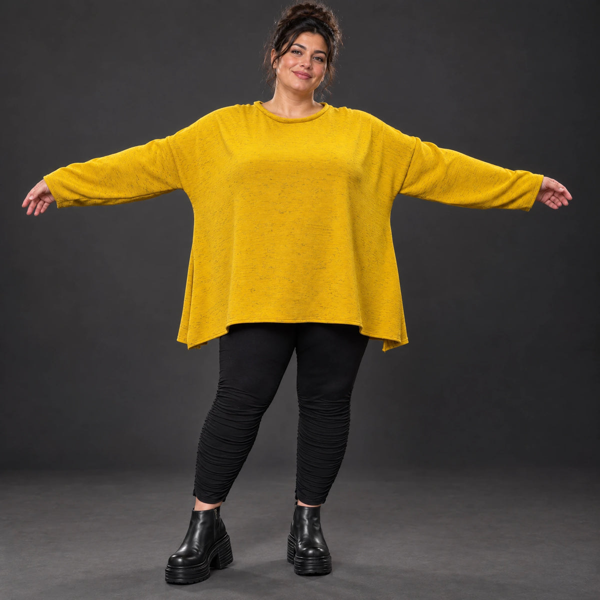 Flauschiges Feinstrickshirt in leuchtendem Gelb mit Stretchanteil und fließender A-Linie