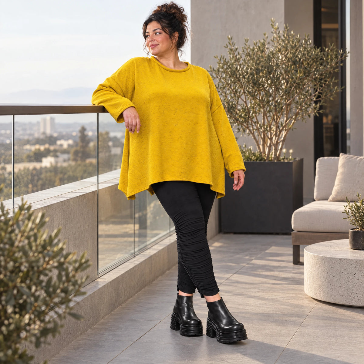 Flauschiges Feinstrickshirt in leuchtendem Gelb mit Stretchanteil und fließender A-Linie