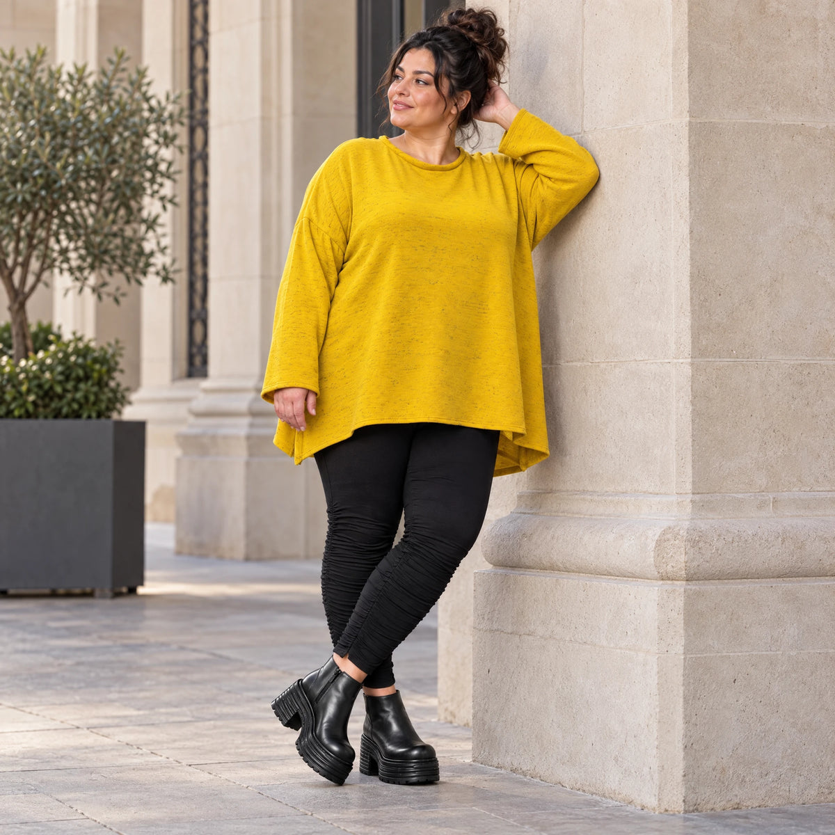 Flauschiges Feinstrickshirt in leuchtendem Gelb mit Stretchanteil und fließender A-Linie