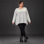 Kuscheliges Feinstrickshirt in Grau/Schwarz Melange mit fließender A-Linie aus Italien