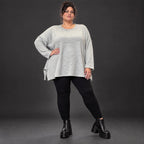 Kuscheliges Feinstrickshirt in Grau/Schwarz Melange mit fließender A-Linie aus Italien