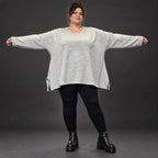 Kuscheliges Feinstrickshirt in Grau/Schwarz Melange mit fließender A-Linie aus Italien