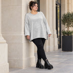 Kuscheliges Feinstrickshirt in Grau/Schwarz Melange mit fließender A-Linie aus Italien