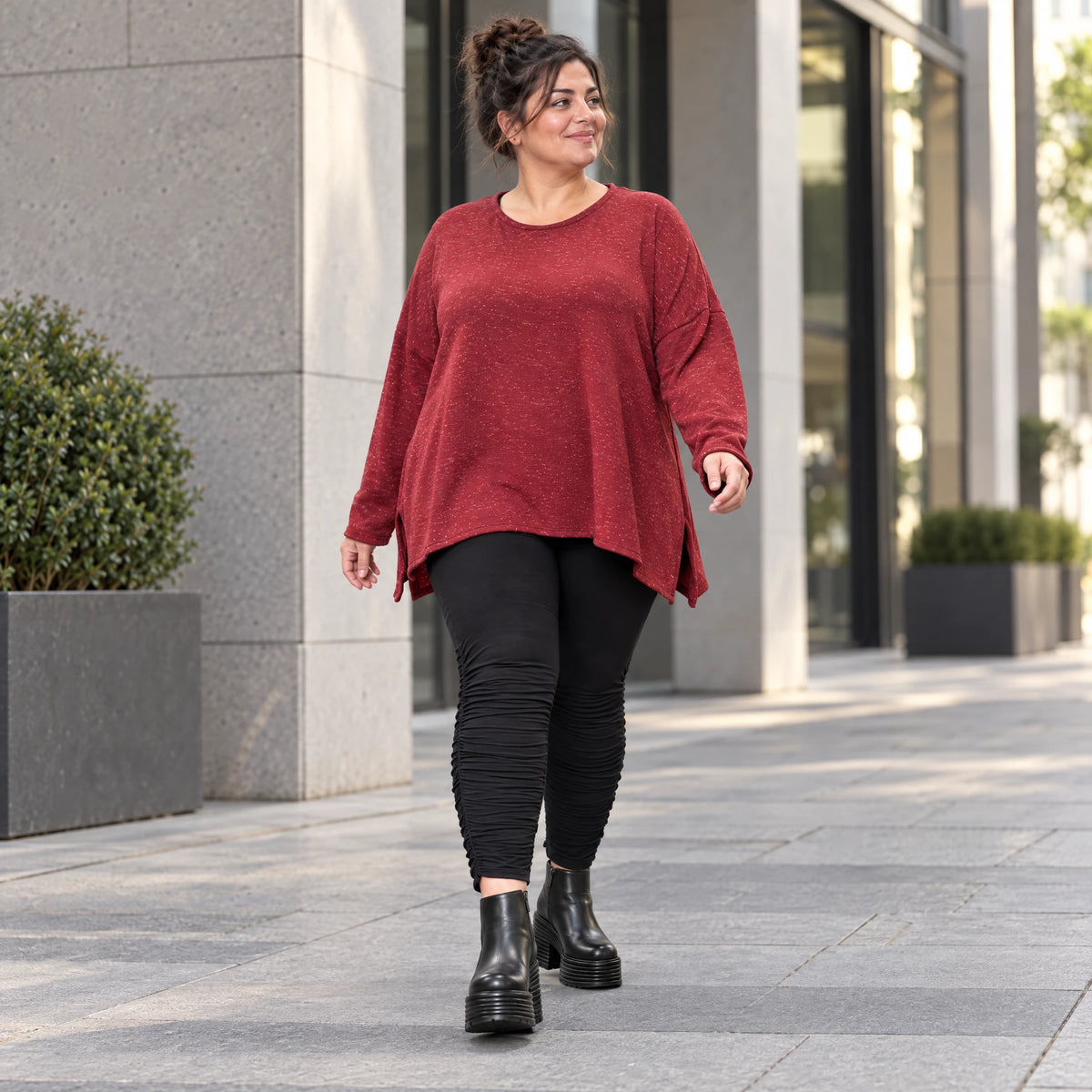 Feinstrickshirt in Rot/Weiß mit flauschigem Garn in A-Linie und Rundhalsausschnitt