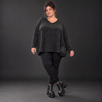 Langarmshirt in Schwarz/Weiß meliert aus weichem Flauschgarnfeinstrick mit V-Ausschnitt