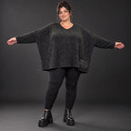 Langarmshirt in Schwarz/Weiß meliert aus weichem Flauschgarnfeinstrick mit V-Ausschnitt