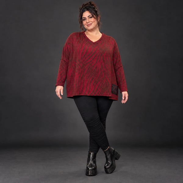 Flauschiger Feinstrickpullover in Rot/Braun mit V-Ausschnitt und kastigem Schnitt