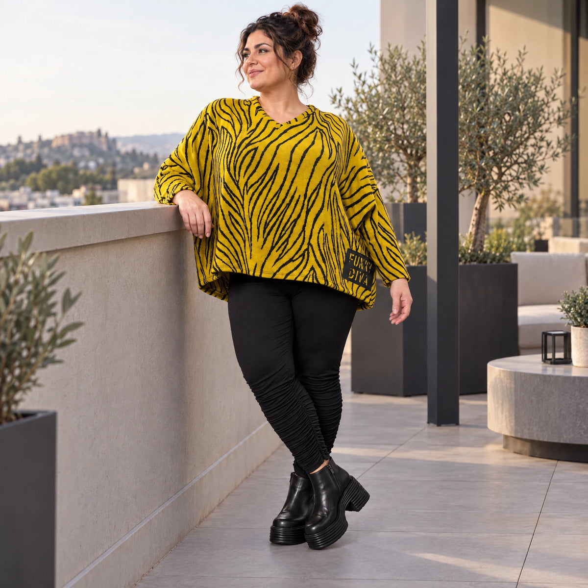 Kastiges Strickshirt mit Zebramuster in Gelb/Schwarz aus weichem flauschigem Feinstrick