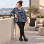 Kuschelig weiches Feinstrickshirt in Blau/Grau mit V-Ausschnitt und kastiger Silhouette